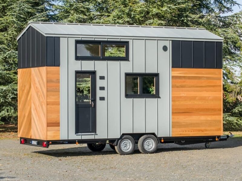 4 Benefits of Living in a Container House on Wheels